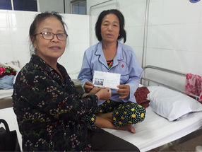 Những suất quà thấm đượm tình người đến với hộ nghèo các tỉnh Miền Trung