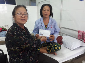 Những suất quà thấm đượm tình người đến với hộ nghèo các tỉnh Miền Trung