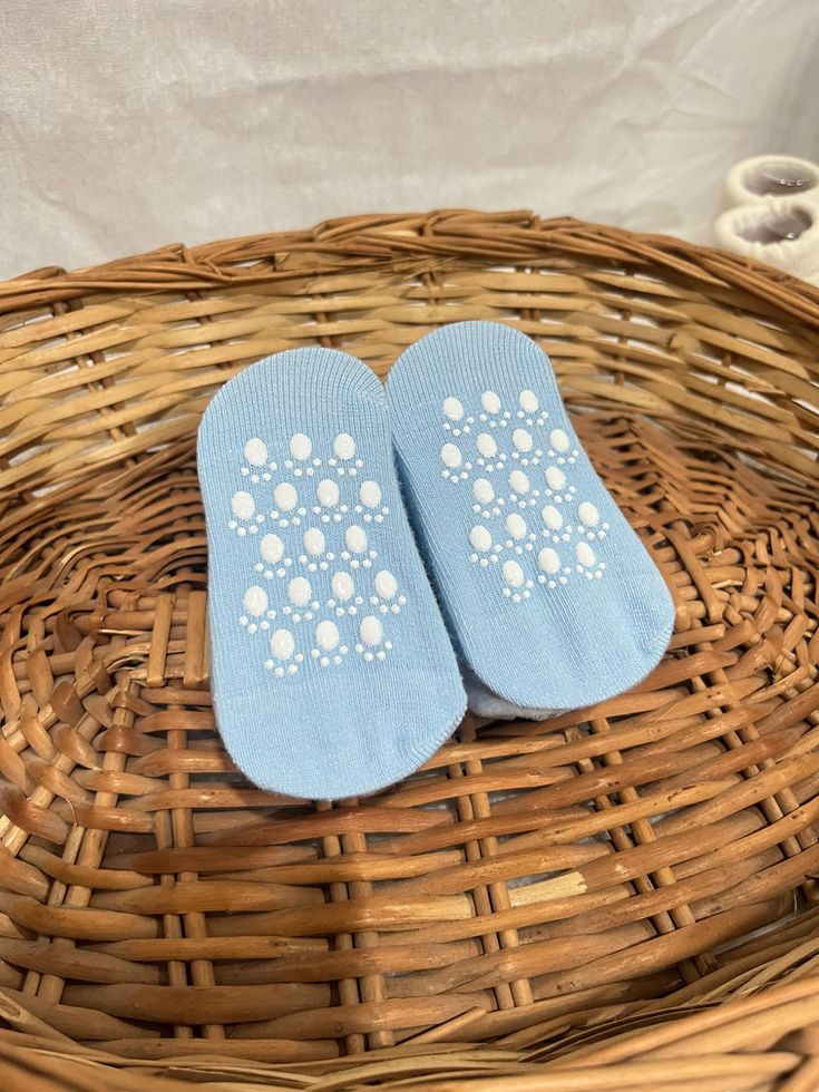 baby booties 3–6 months