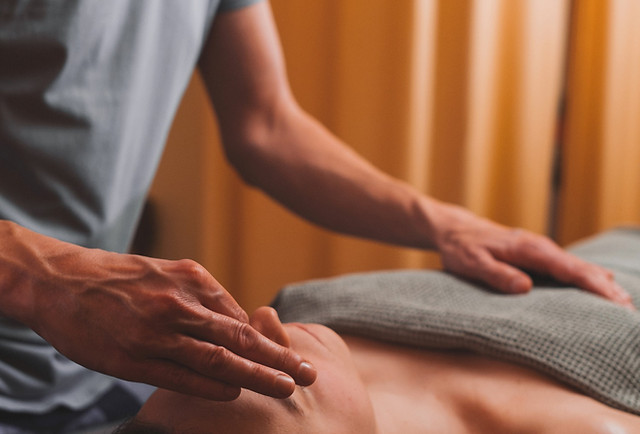 Holistic Rebalancing | Przewodnik Spokoju | Warszawa | masaż holistyczny | ajurweda | relaks