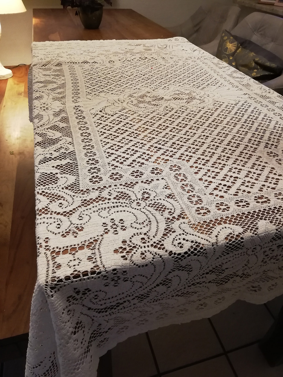 Miniaturbild: Spitzendeckchen und -decken