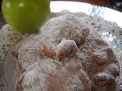 Fried apple fritters (flour)