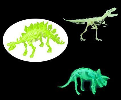 Dinosaures qui brillent dans le noir