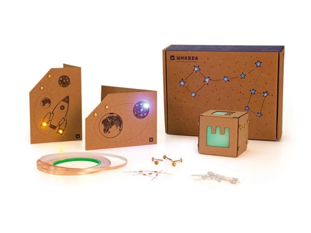 Ensemble de jeu créatif en électronique