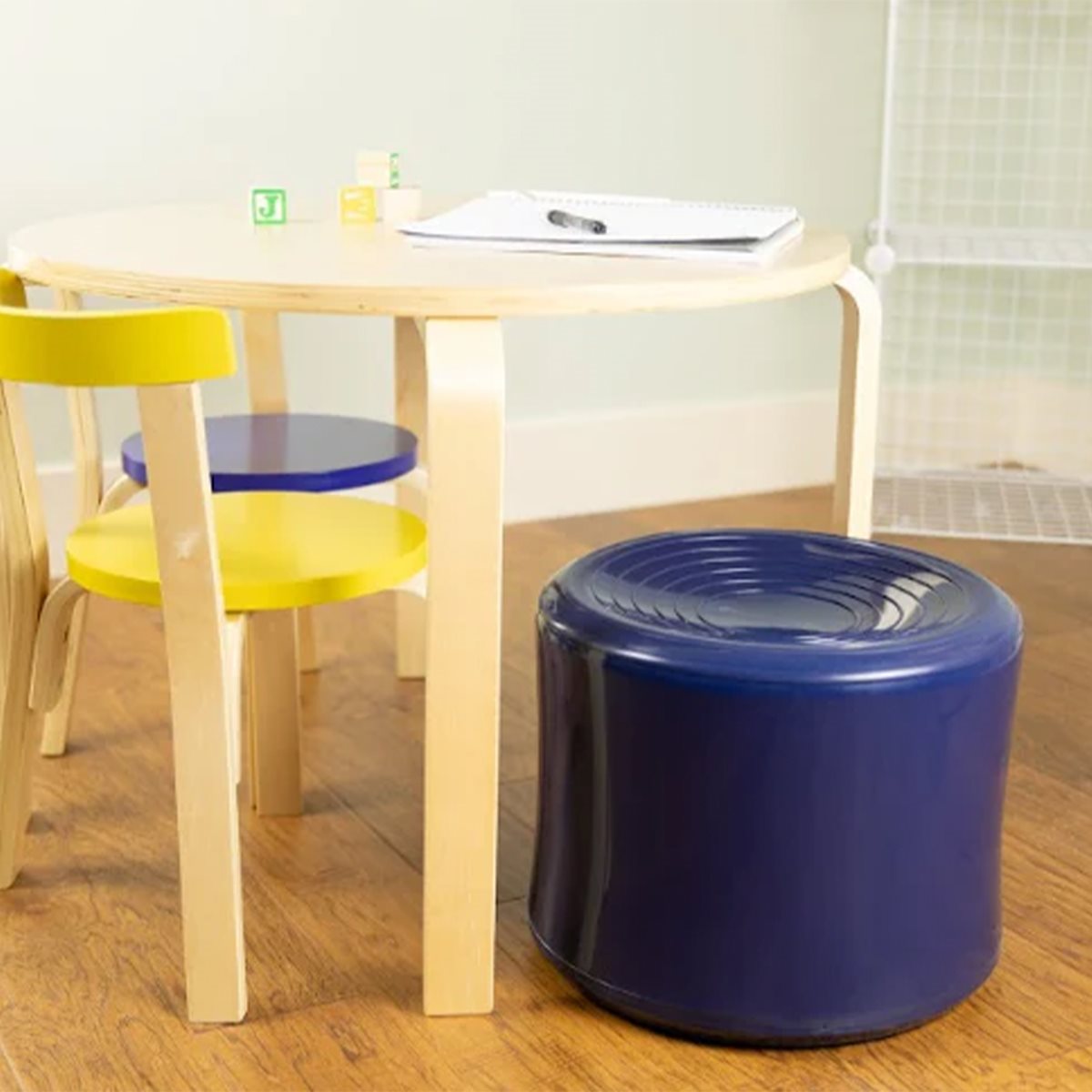 Siège flexible et dynamique oscillant
