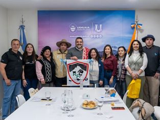 EL INTENDENTE VUOTO RECIBIÓ A INTEGRANTES DE LA ASOCIACIÓN RETOÑO FUEGUINO QUE PREPARAN SU PEÑA ANIVERSARIO