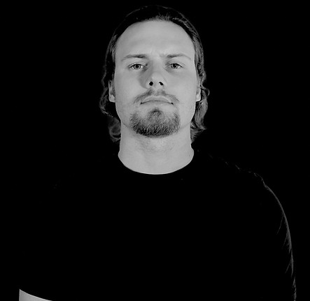 Actor Headshot.015.jpeg