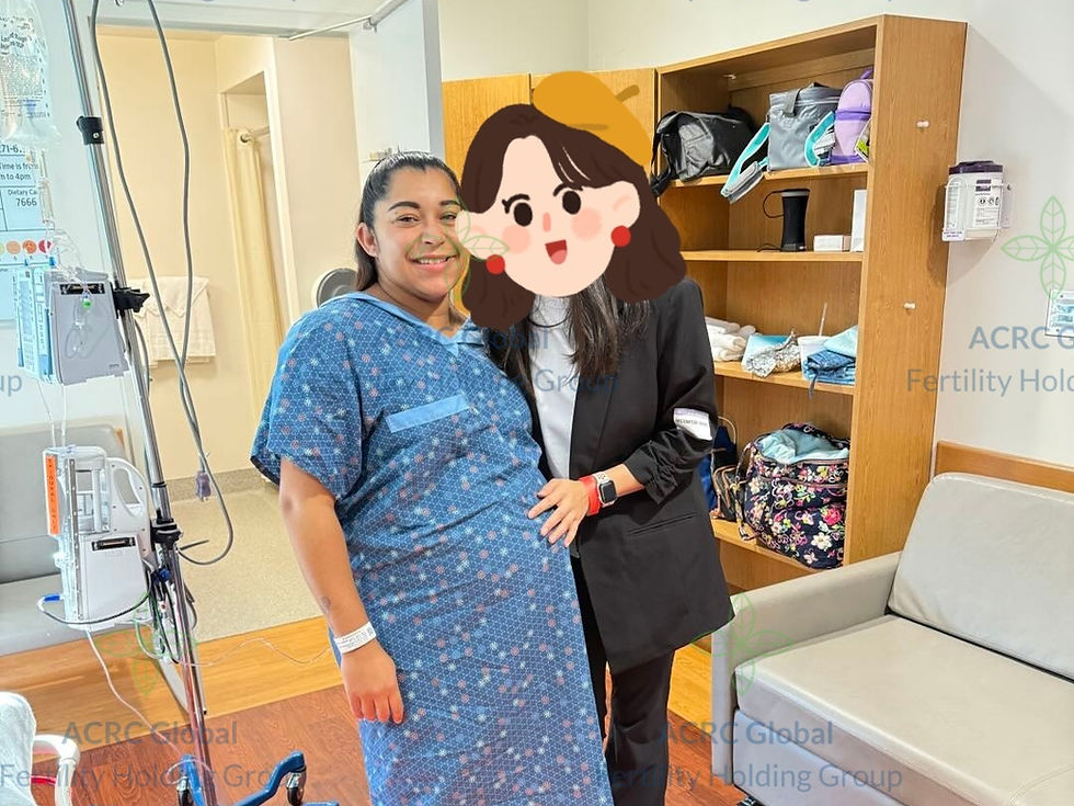 赴美代孕代母与海外准妈妈在分娩当天病房合影,记录宝宝出生前的重要时刻与温馨陪伴,为准父母迎接新生命留下珍贵记忆。