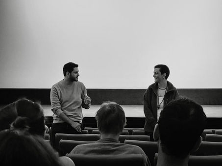 Erfolgreiche Filmveranstaltung: „30 Jahre Kardeş Türküler“ in Augsburg