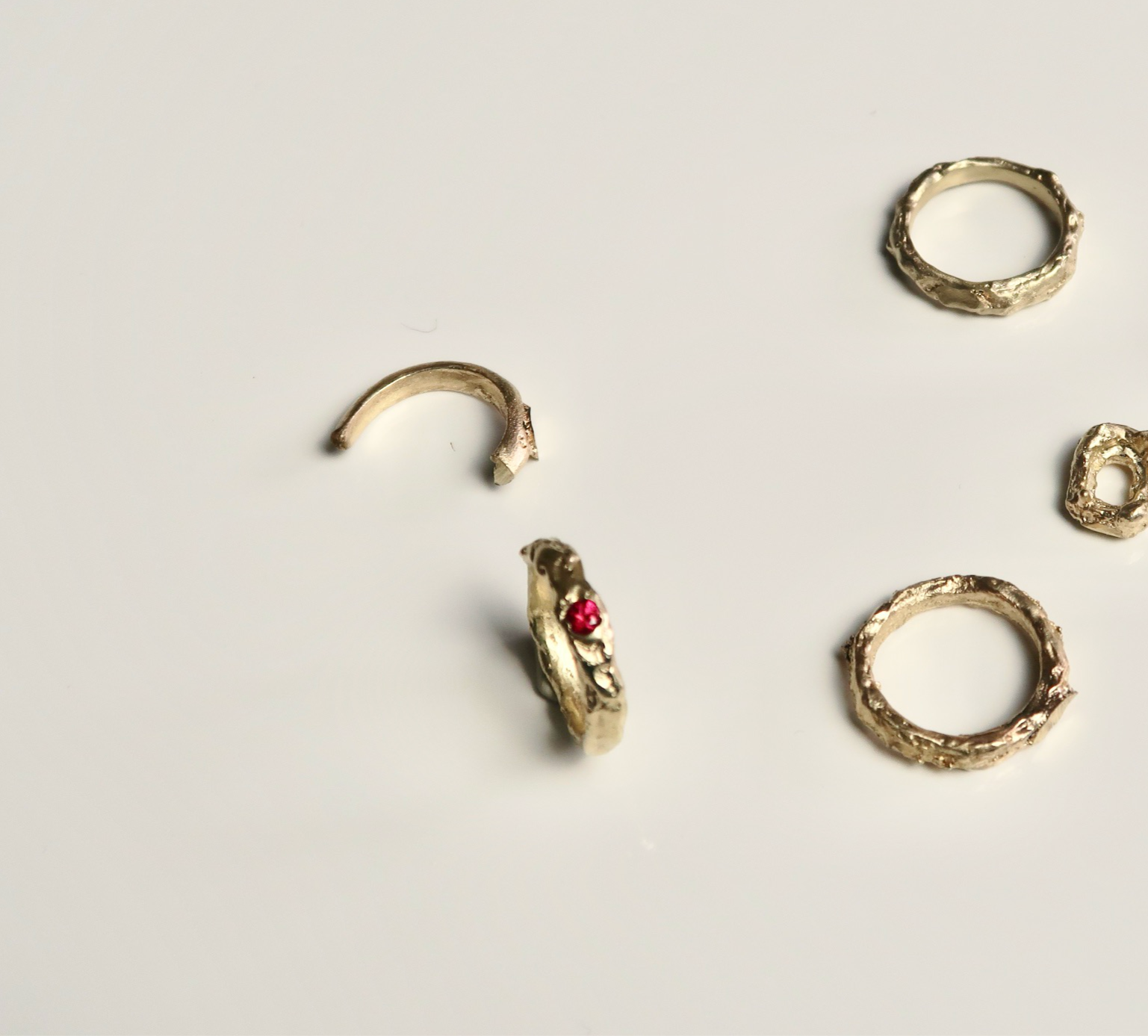 樹的秘密 Nr.1 | 14 ct 黃金戒指尺寸:50