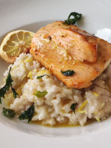SALMÃO BRASEADO COM RISOTTO DE LIMÃO.jpeg