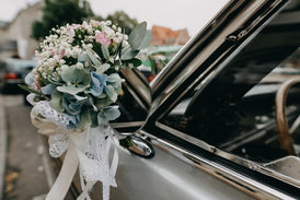 Autodekoration, Außenspiegel Blumenstrauß