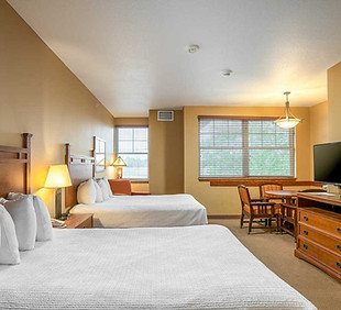 honeycreekresort-rooms-signature-2-queen-1-2021.jpeg
