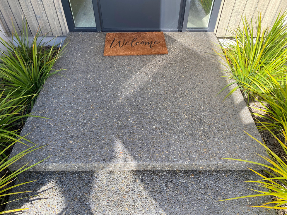 Exposed Awatoto Pebble, with 10kg black oxide. Concrete sealed. Floating step and stairs.