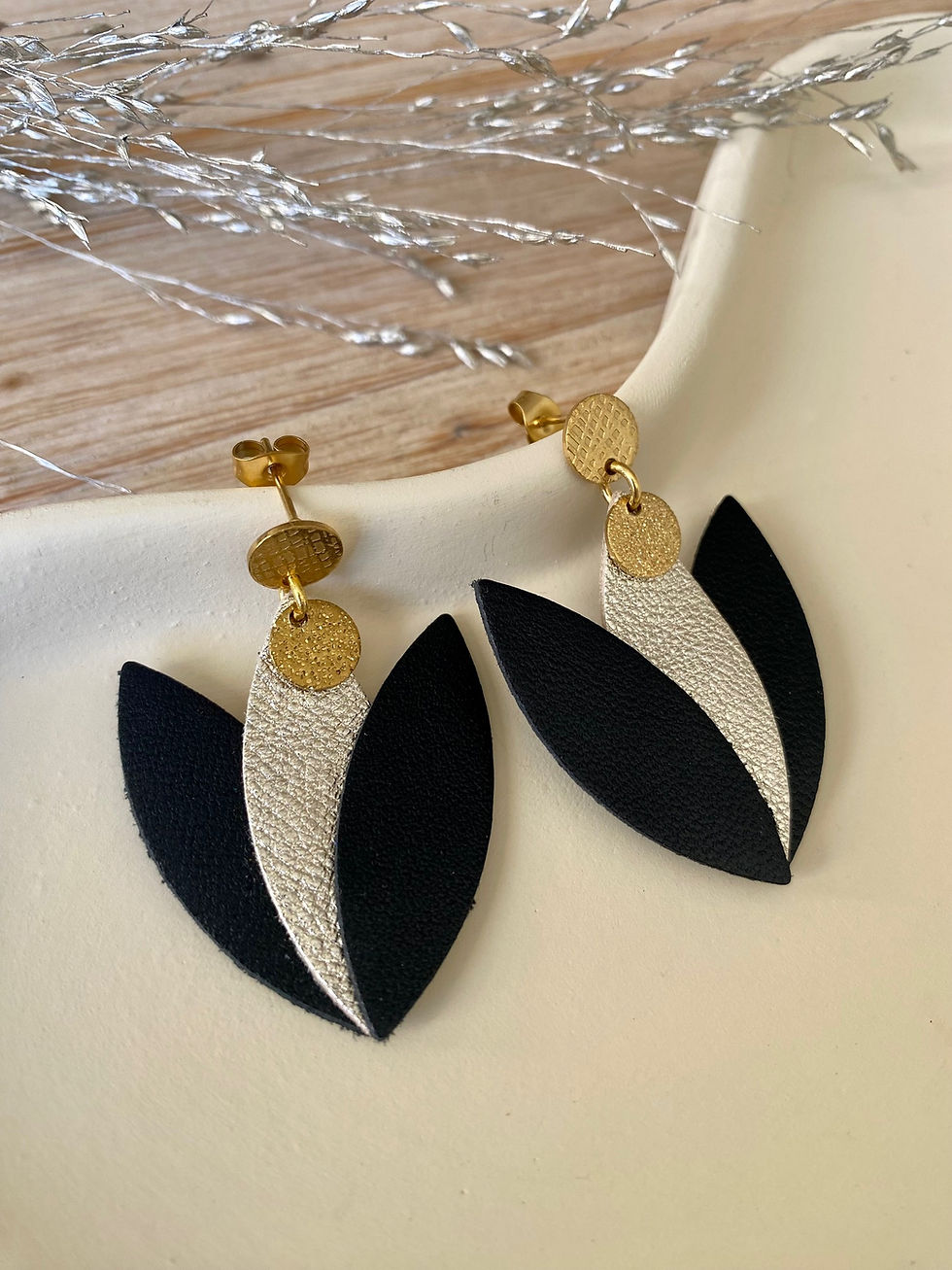 Miniature : Boucles d'oreilles "Hortense" en cuir et acier inoxydable, faites à la main