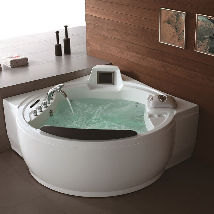 Freeport Massaging Whirlpool Tub