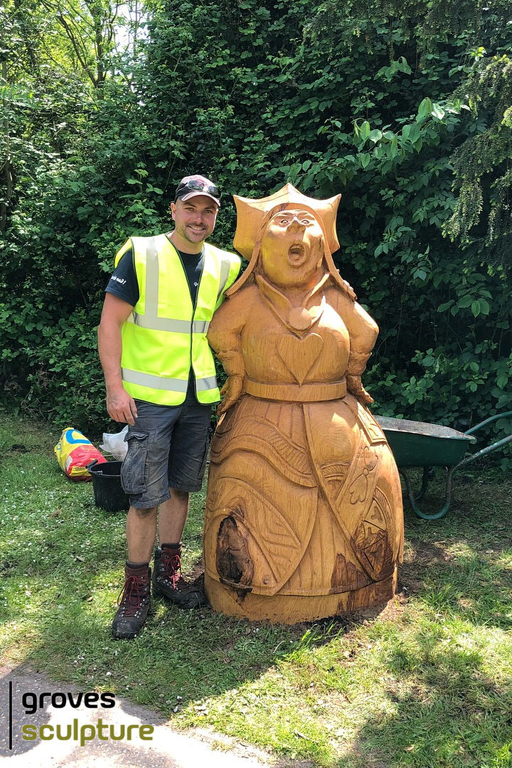 Photograph of Queen of Hearts sculpture and sculptor.