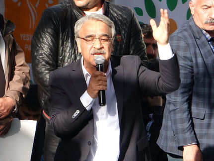 Türkiye probes ‘terrorist propaganda’ in pre-election event