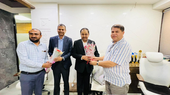welcoming Ashok Leyland's MD Shri Shenu Agarwal at Our GL office.