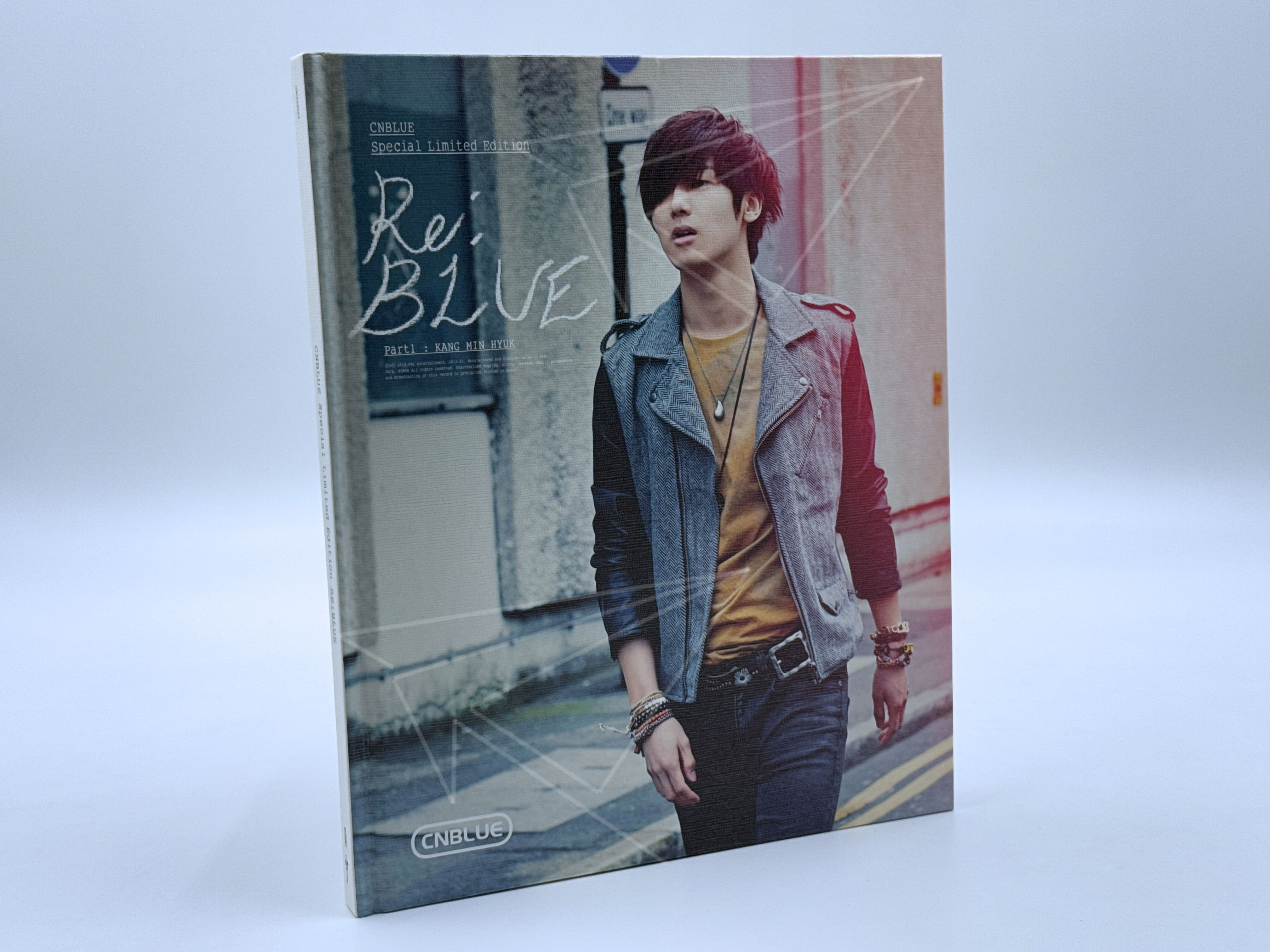 CNBLUE "SPECIAL LIMITED EDITION RE: BLUE" ALBUM VERSIÓN MINHYUK ABIERTO