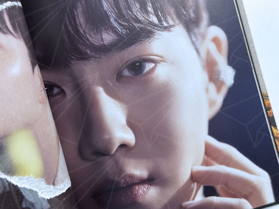 Miniatura: SUHO "GREY SUIT" ALBUM VERSIÓN COLOR ABIERTO