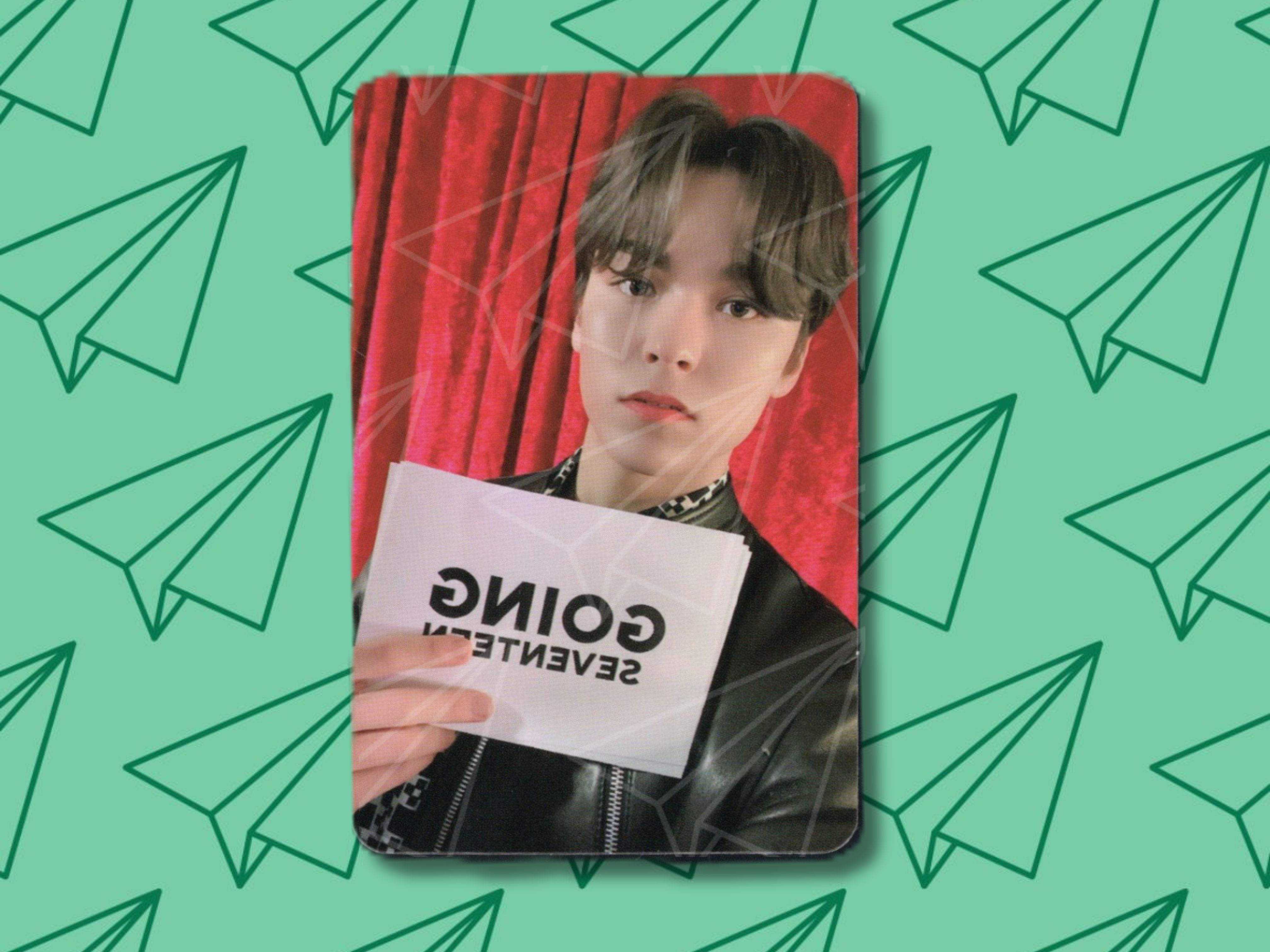 SEVENTEEN VERNON "GOING SEVENTEEN MAGAZINE VOL.1" PHOTOCARD VERSIÓN BLACK
