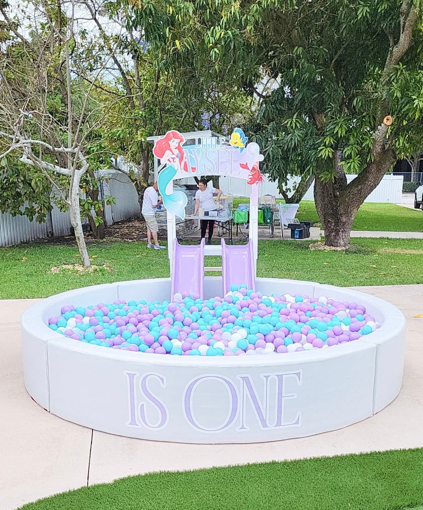 Thumbnail: Oasis with Mini Slides