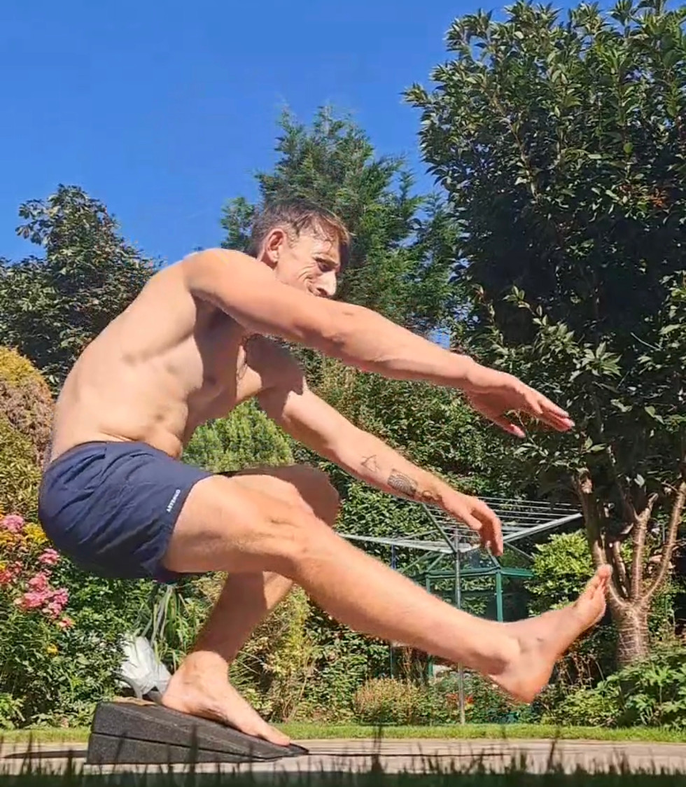 squat low .jpg