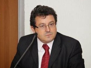 O Homem de Neandertal no Banco dos Réus