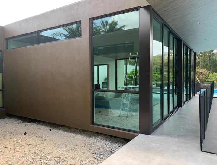 Storefront windows, commercial, storefront impact entrance door. Boca Raton. Ventana de impacto, puertas de impacto