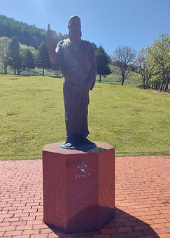 statue