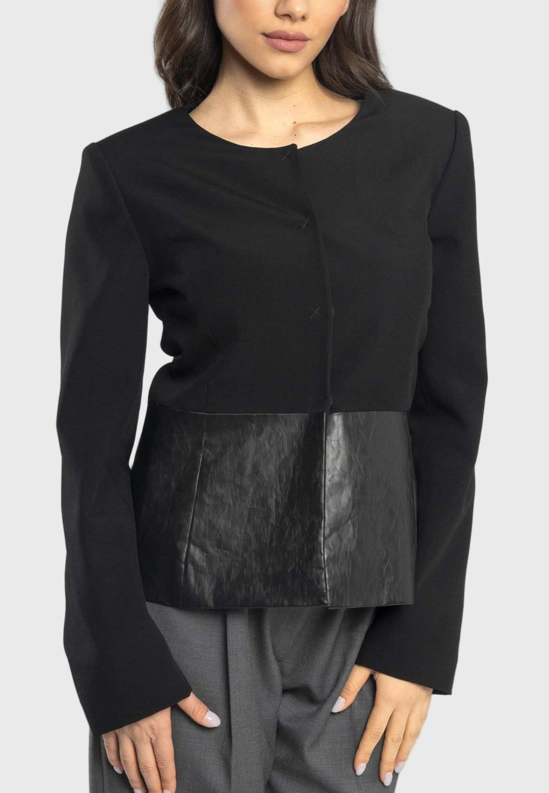 Chaqueta Cecelia de mezcla de lana y ecopiel con 4 botones a presión, negro