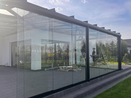 Pergola PergoNova premium aluminiowa - nowoczesna strefa wypoczynkowa zadaszona