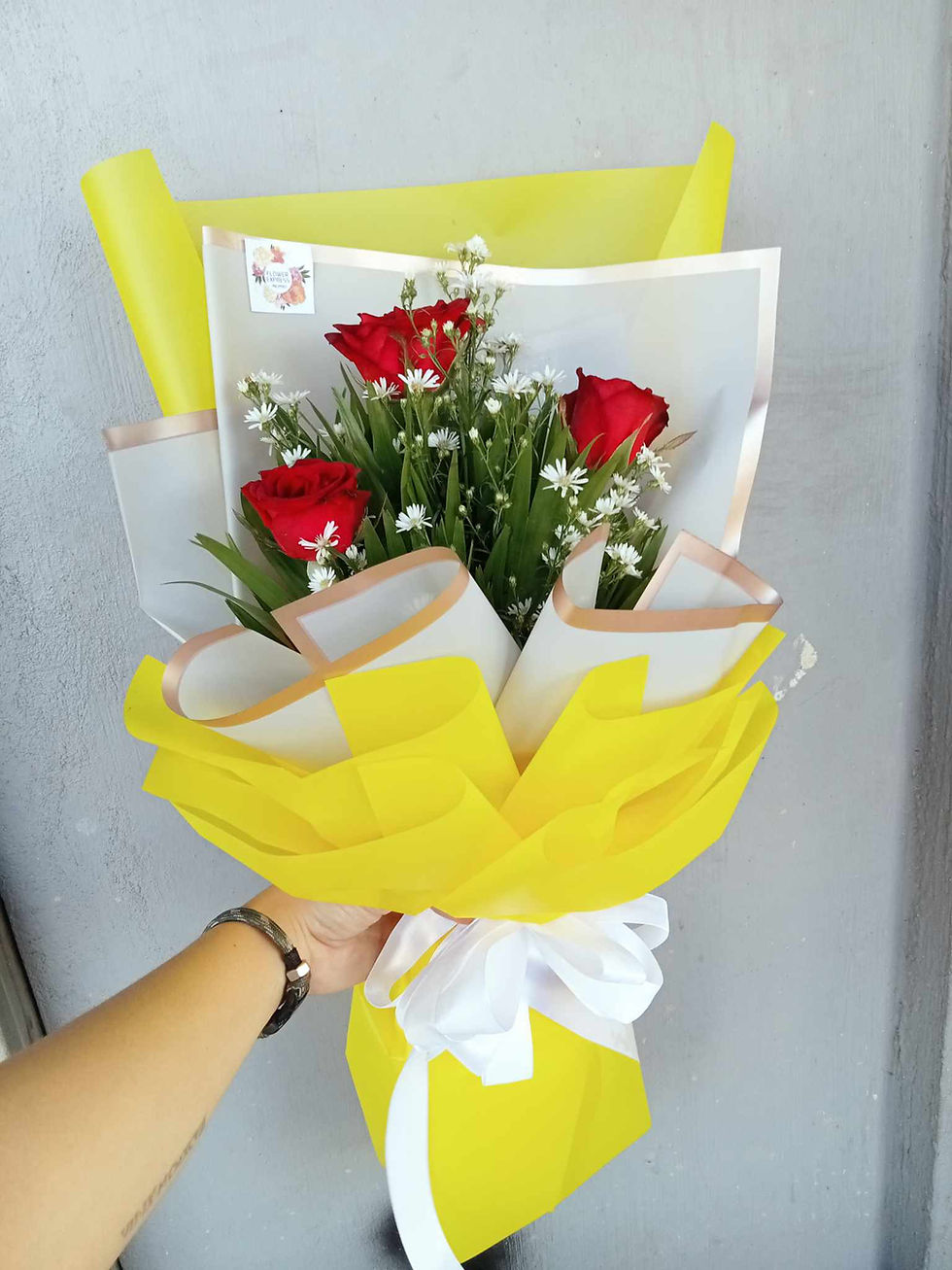 3 Fresh Red Roses Bouquet