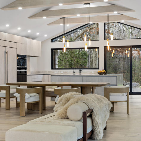 Beautiful award-winning kitchen desing with natural light and earth tones.