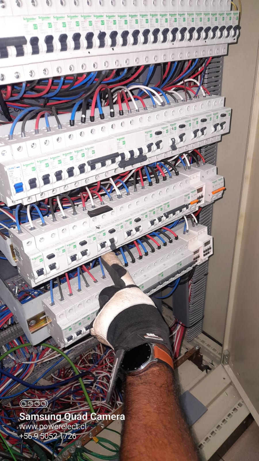 Inspección Técnica para identificar falla eléctrica en circuito de enchufe.