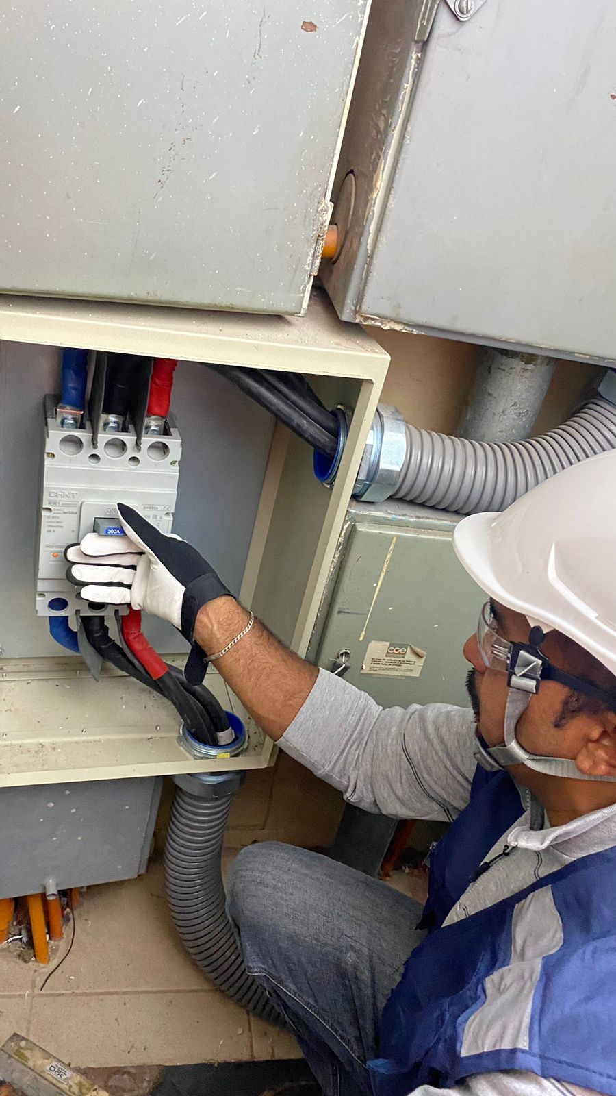 Factibilidad y construcción de empalme Trifásico en Sala Eléctrica.