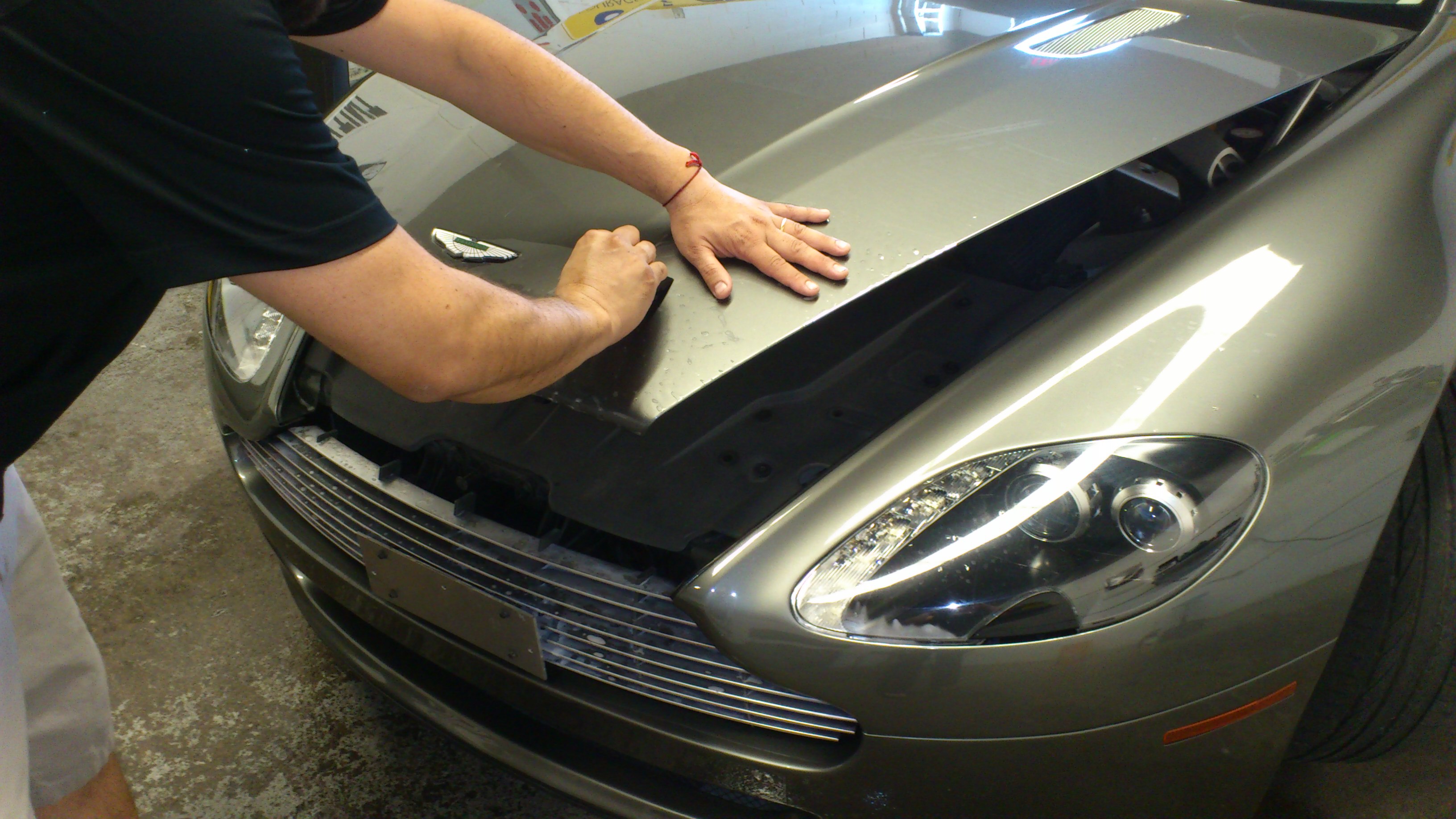 2010 ASTON MARTIN