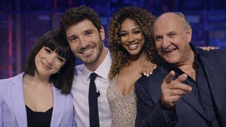 Affari Tuoi e La Ruota sempre più vicini: De Martino forte tra gli over e Scotti tra i giovani