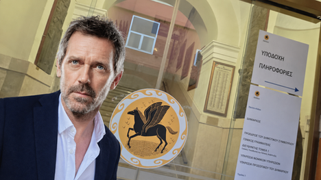 Monopoli diventa greca: Hugh Laurie sul set della nuova serie “Dig”
