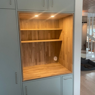 färdigt slutresultat platsbyggt kaffeskåp