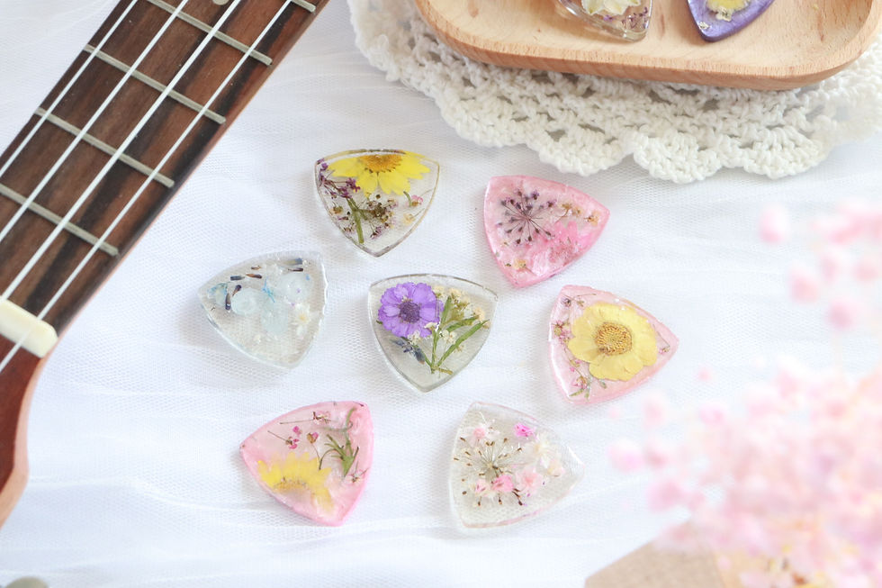 Thumbnail: Pressed Flower Guitar Pick