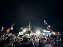 บรรยากาศการชุมนุมของคณะรวมพลังแผ่นดินปกป้องอธิปไตยไทย บริเวณอนุสาวรีย์ชัยสมรภูมิ