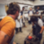 Curso de Forjamento de Marreta com os ferreiros e professores Renan Távora do Ceará com ajuda do ferreiro e professor Rodrigo Altheman (@ateliescola_rodrigoaltheman) de Botucatú , na Forjaria Escola.