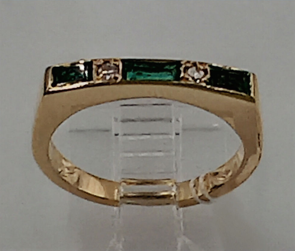 Anillo de Esmeraldas y Diamantes