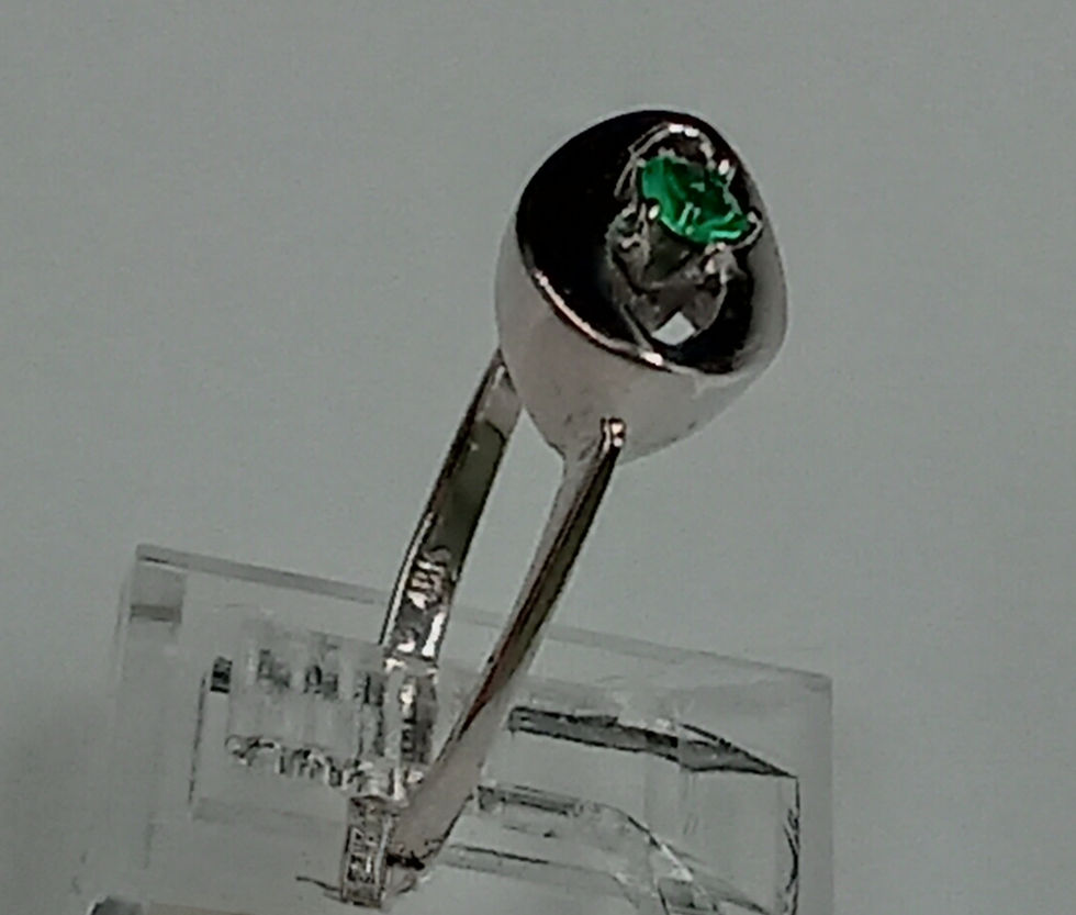 Miniatura: Anillo de Oro Blanco Con Esmeralda (Precio por contacto)