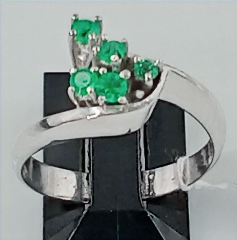 Anillo de Esmeraldas