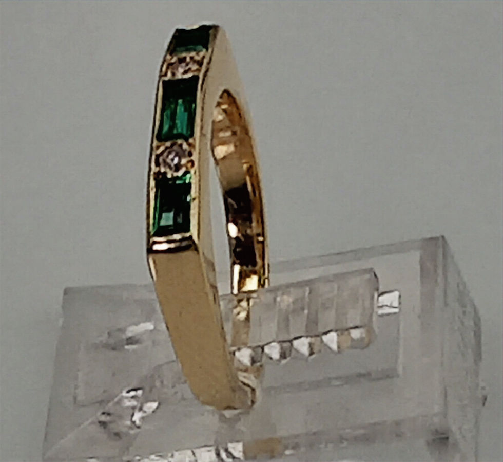 Thumbnail: Anillo de Esmeraldas y Diamantes (Precio por contacto)