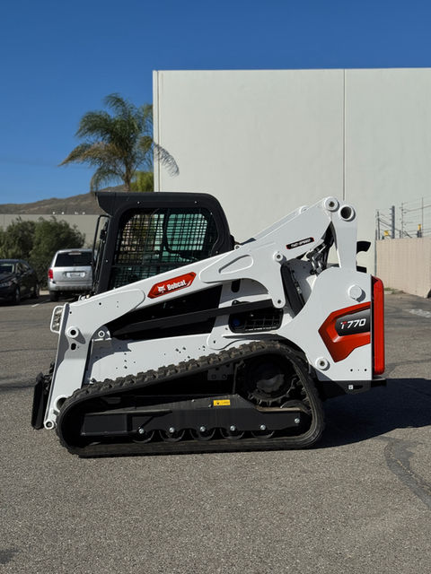 T770 Compact Track Loader