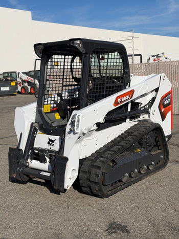 T550 Compact Track Loader